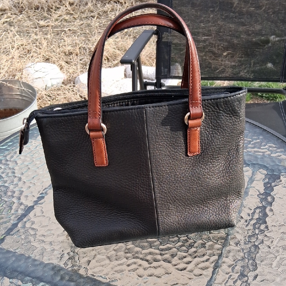 Fossil Black Leather Tote with Brown Handles - Picture 3 of 10